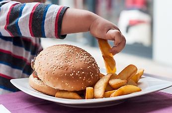 El informe "Radiografía de la Obesidad Infantil en Chile" de Elige Vivir Sano, reveló un aumento de un 66,3 por ciento entre 2005 y 2018 de la obesidad en menores de 6 años.