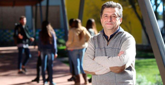 El proyecto liderado por el doctor Rubén Alvarado, psiquiatra y académico de la Escuela de Salud Pública, tendrá seguimiento a los tres, seis y doce meses en trabajadores sanitarios.