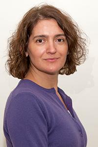 Alejandra Fuentes-García académica de la Escuela de Salud Pública de la Universidad de Chile