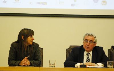 Clausura Dr Ennio Vivaldi, Rector de la Universidad de Chile y Dra Verónica Iglesias, Directora (s) Escuela de Salud Pública Clausura Dr Ennio Vivaldi, Rector de la Universidad de Chile y Dra Verónica Iglesias, Directora (s) Escuela de Salud Pública